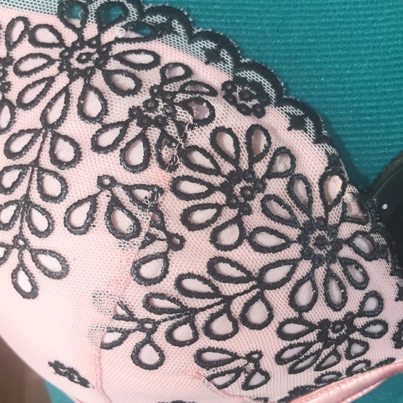 Victoria’s Secret pink and black lace push up bra - Picture 7 of 10